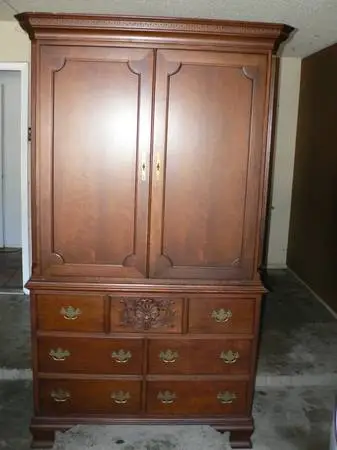 LEXINGTON Cherry Traditional Chippendale Style  Media Cabinet
