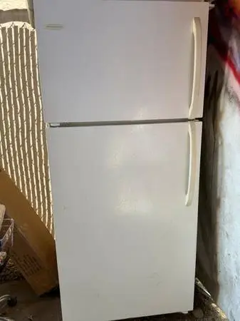 Frigidaire Apartment Size  Refrigerator 16 cu ft