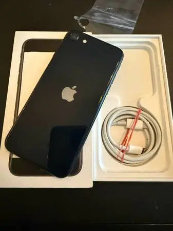 iPhone SE 3rd 64GB Unlocked
