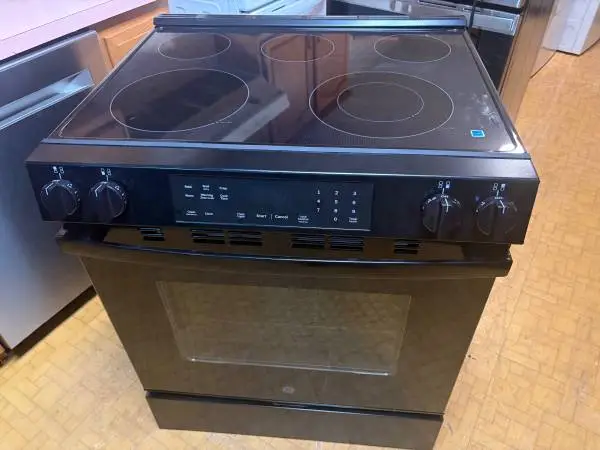 New ge black 30 in Glass top electric slide in stove