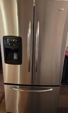 Maytag Refridgerator/Freezer