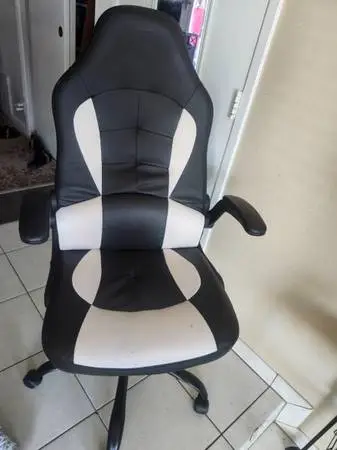 /Computer Chair/Office Chair---300lb weight capacity