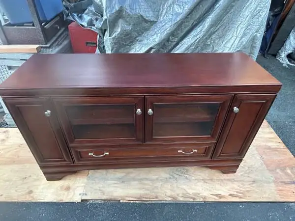 EXCELLENT QUALITY TV CABINET CAN DELIVER LOCAL IF NEEDED