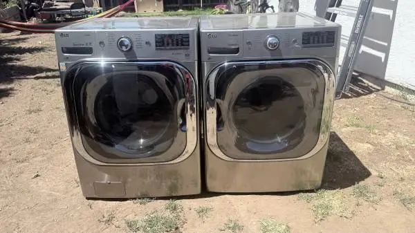 LG WASHER AND GAS DRYER SET XL CAPACITY