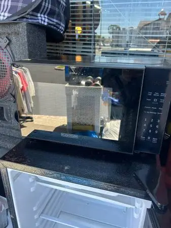 Black +Dacker Microwave