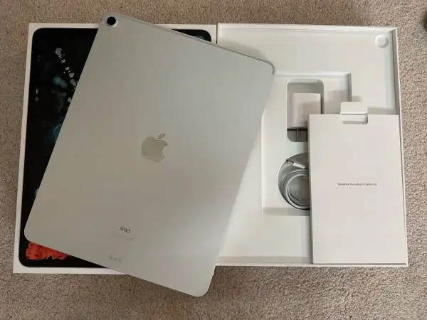 iPad pro 12.9” 64GB 3rd Stylus pencil