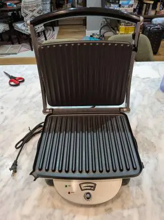 DeLonghi Panini Press & Grill CGH800 - Like New