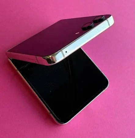 Samsung Galaxy Z Flip 5 Unlocked Excellent Condition