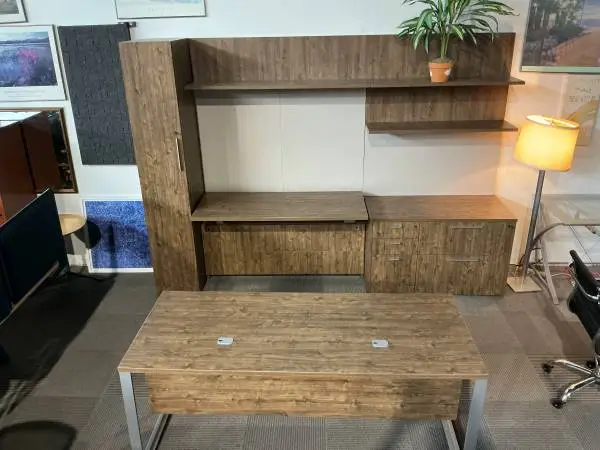 executive private office set w/ electric table by Knoll in Modern Waln
