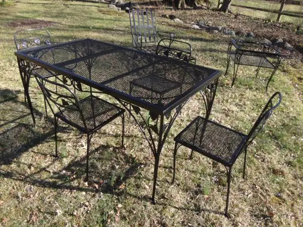 VINTAGE MCM Woodard or Salterini Wrought Iron Patio Table & Chair Set