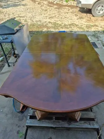 SOLID WOOD DINING TABLE W/ 6 CHAIRS & 2 LEAFS