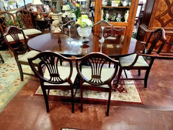 Vintage Olive & Meyers Mahogany Oval Table with 6 Chairs