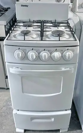 Danby 4 Burner Gas Range , Oven , White 20 Inch 444513