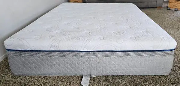NEW Queen size Novaform gel mattress 14 in depth. OBO