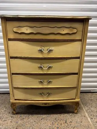 Vintage French provincial four drawer dresser