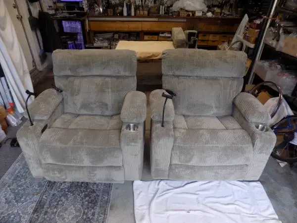 POWER RECLINERS OVER SIZED SWIVEL GLIDER HEAT MASSAGE