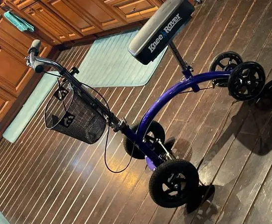KneeRover Deluxe KneeCycle Steerable Knee Walker – Foldable Mobility A