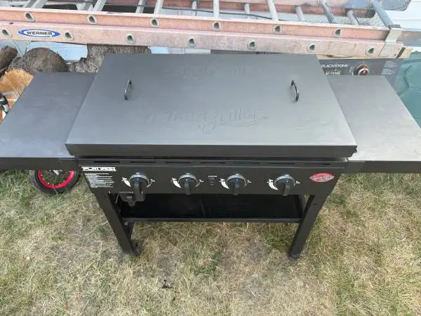 Char-Griller Flat Iron 4-Burner Propane Griddle Flat Top