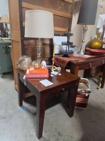 Side Table w/Drawer