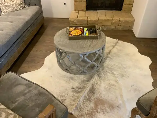 Round coffee table