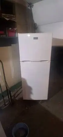 *~ Frigidaire White Appt size Refrigerator/Freezer ~* Can deliver