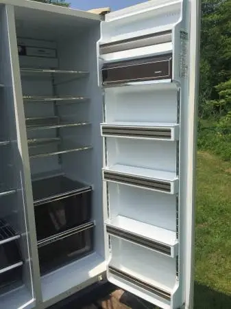 Side by side refrigerator