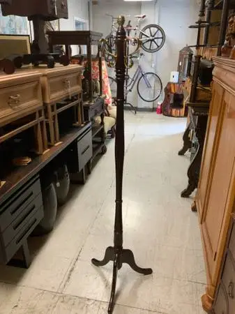 Freestanding coat rack