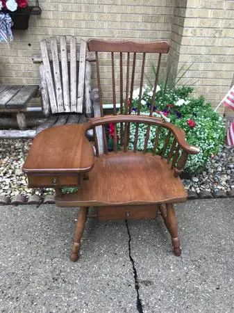 One Vintage Chair Writing Table / 2 Drawers