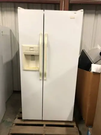 Admiral Refrigerator 21 Cu Ft Side by Side Ice Maker Water Dispenser!!