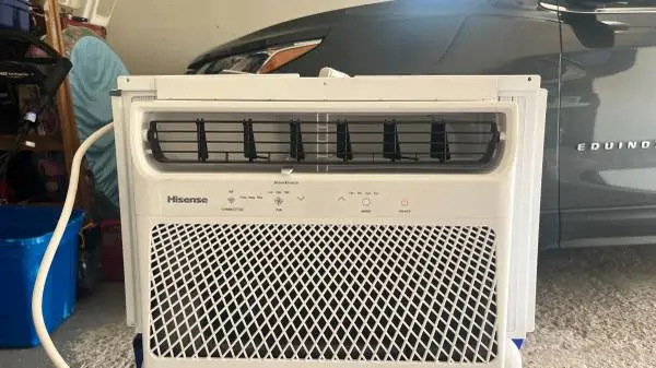 LOMBARD - Basically New Window 12K BTU A/C - SUMMER FREEZE!