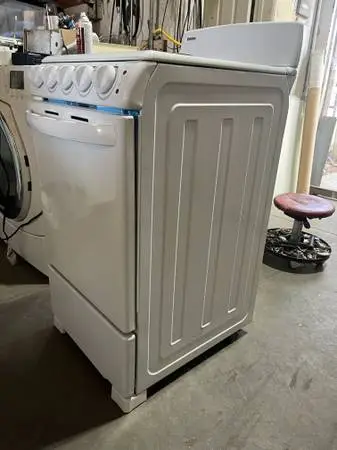 GOOD CONDITION COMPACT (ELECTRIC 220V)  STOVE