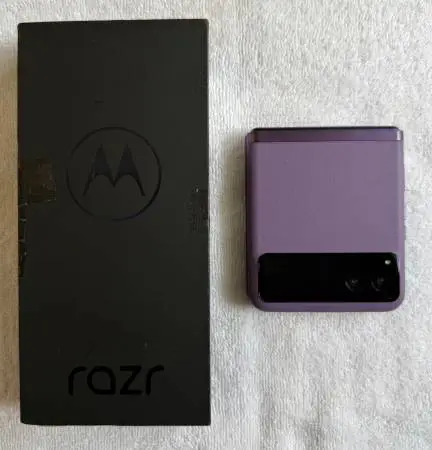 Motorola RAZR Flip Phone 2023