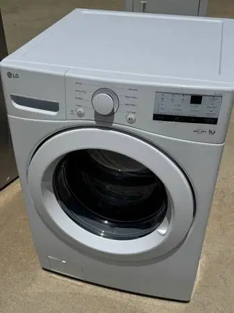 Like new LG High Efficiency ( 4.5-cu ft ) Front Load Washer ( White )