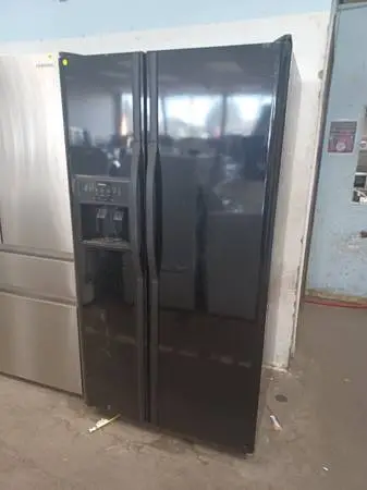 FRIGIDAIRE Side by side door Black color