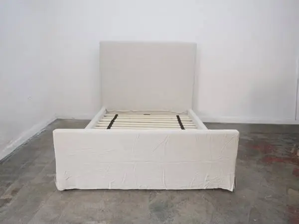 Daphne Slipcover Bed Savoy Parchment Almond- Queen $1,299.00 67 W x