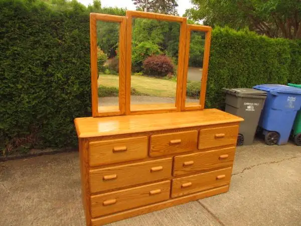 Dresser Oak 7 Drawer W/Mirror