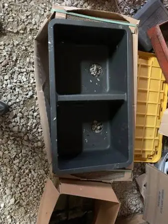 Undermount sink