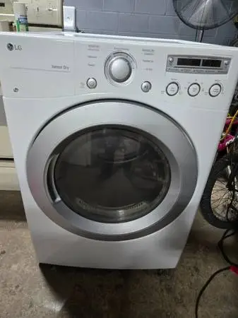 LG electric clothes dryer