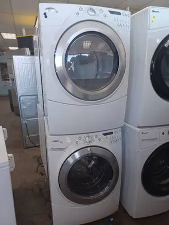 WHIRLPOOL washer and dryer stackable set