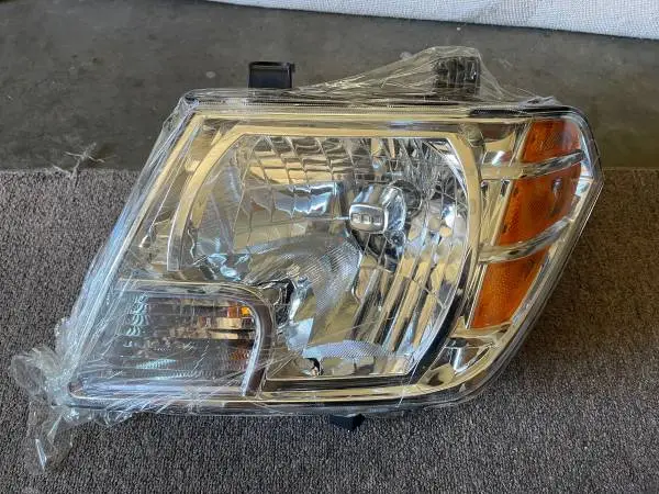 09-21 Nissan Frontier Headlights