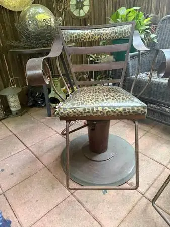 Salon Leopard chairs/ Apartment