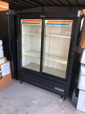 True GDM-41SL-60-HC-LD Double Sliding Glass Door Merchandiser Fridge!