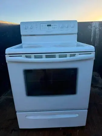 Free Delivery--Frigidaire  30 in w Electric  Range 220 V