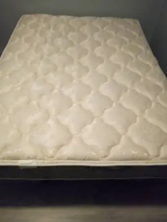 QUEEN BED