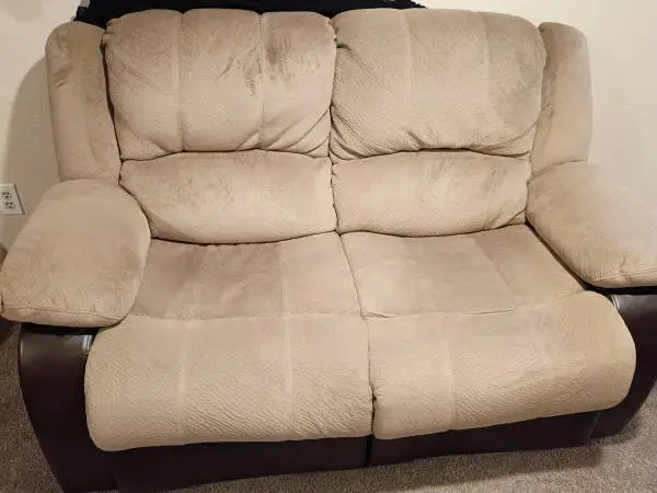 Recliner loveseat