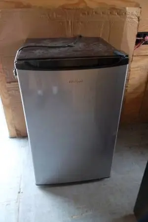 Whirlpool WH43S1E Mini Refrigerator 4.3 Cu Ft Freezer LED EXCELLENT!!!