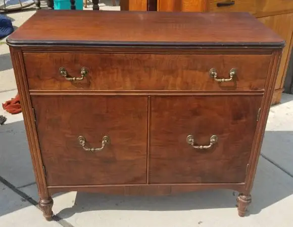 Great Art Deco Walnut Buffet / Cabinet / Sideboard