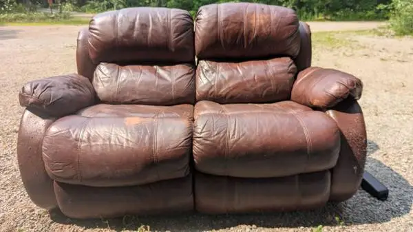 Motion Leather Loveseat with push button recline