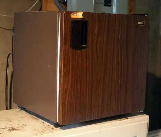 Sanyo SR-172X, 18.5in x 18.5in