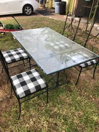 Out door patio table & 4 chairs